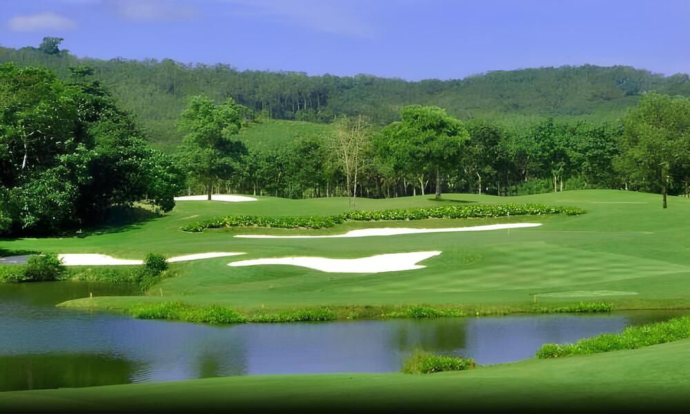 Blue Canyon Lake Course 湖景